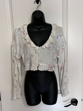 Blue B Ivory Soft Floral Pattern Button-Front Blouse w Ruffled Trim Details